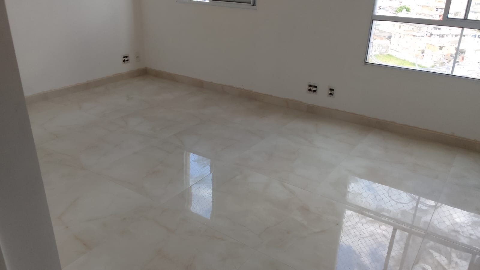 Acabamento com piso porcelanato